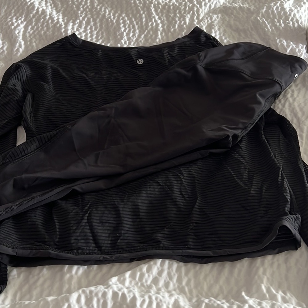 SET/ Top and pants: Lululemon size 4 mesh top with matching Capri athletic pants